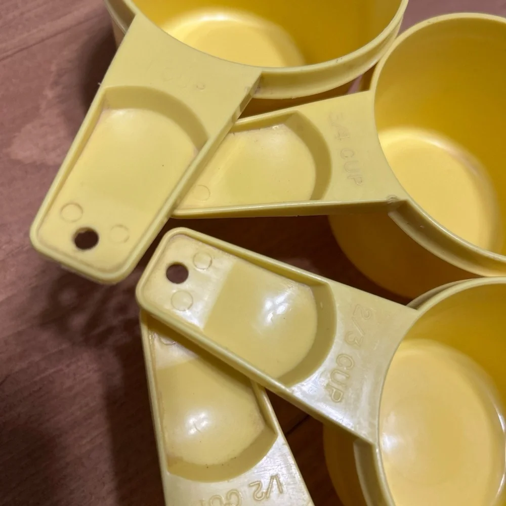 Vintage Tupperware Yellow Measuring Cup Set